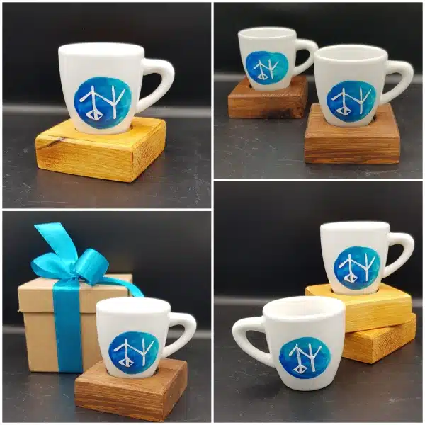 «Luces del norte» – taza de espresso pintada a mano